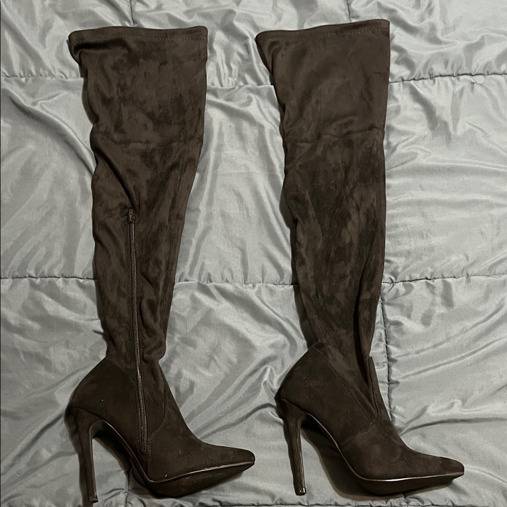 JustFab Black Over-the-Knee Velvet heels